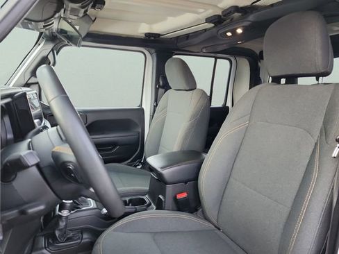 Used 2025 Jeep Gladiator Sport image 16