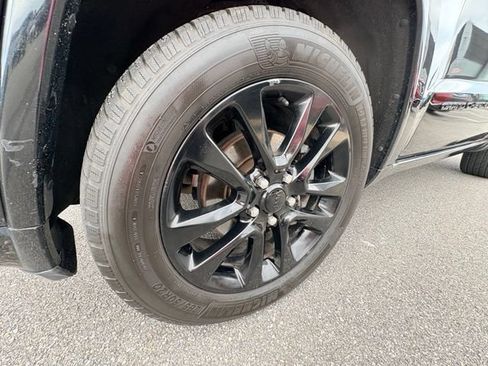 Used 2018 Jeep Grand Cherokee Altitude AWD/4WD image 13