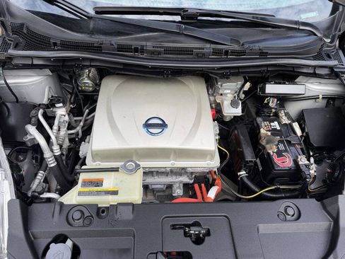 Used 2015 Nissan Leaf SL w/ Premium Package image 19