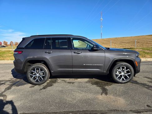New 2025 Jeep Grand Cherokee Limited image 2