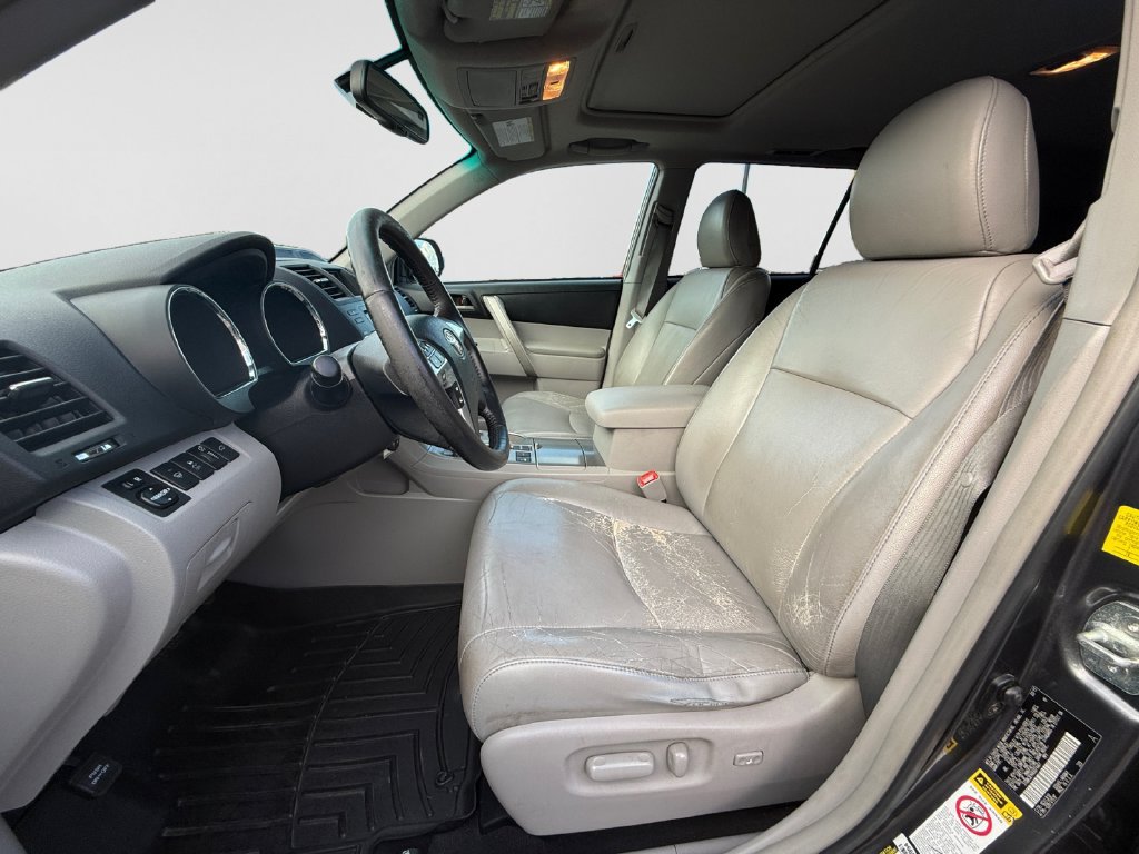 Used 2011 Toyota Highlander SE w/ Tow Pkg AWD/4WD image 11