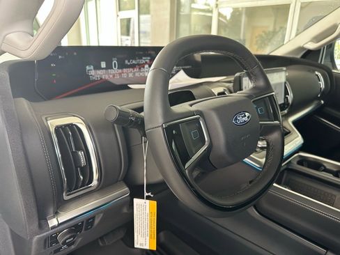 New 2025 Ford Expedition Platinum w/ Driver's Package image 21