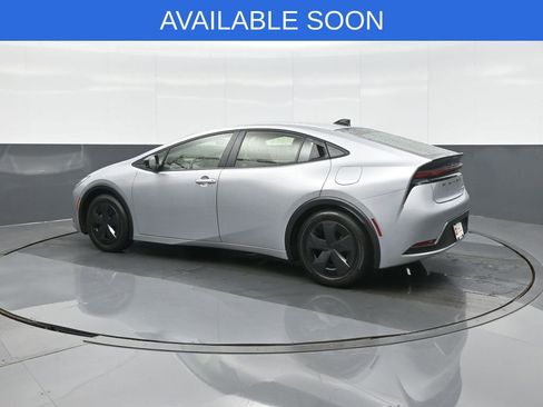 Used 2026 Toyota Prius LE FWD image 5
