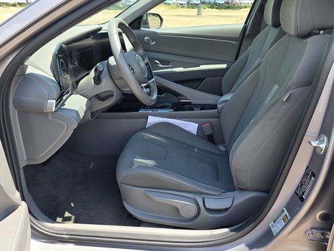 Used 2025 Hyundai Elantra SEL FWD image 22