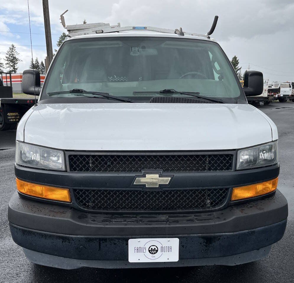 Used 2018 Chevrolet Express 2500 w/ Driver Convenience Package RWD image 2