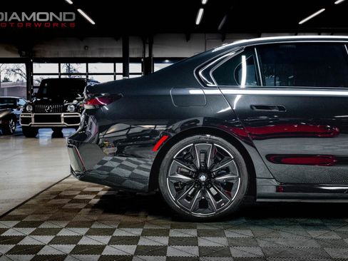 Used 2023 BMW i7 xDrive60 image 27