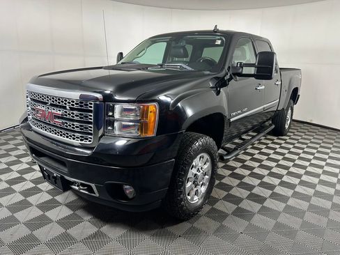 Used 2013 GMC Sierra 2500 Denali w/ Suspension Package, Off-Road AWD/4WD image 1