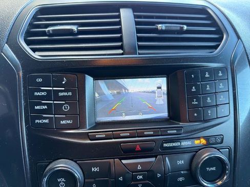 Certified 2017 Ford Explorer XLT image 24