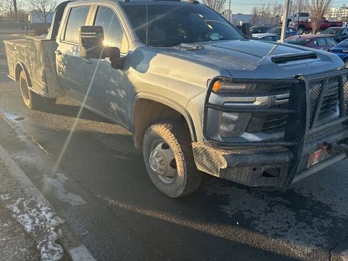 Used 2024 Chevrolet Silverado 3500 LT w/ Convenience Package image 10
