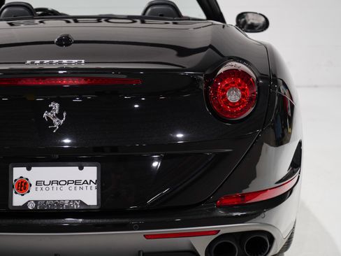 Used 2016 Ferrari California T RWD image 37