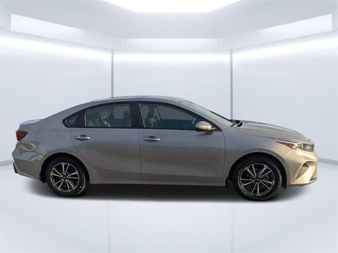 Used 2023 Kia Forte LXS w/ LXS Technology Package image 2