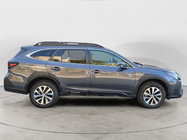 Used 2025 Subaru Outback Premium AWD/4WD image 4