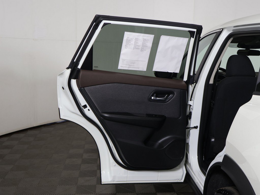 Used 2023 Nissan Rogue SV AWD/4WD image 18