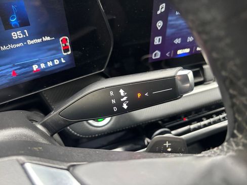 Used 2025 Chevrolet Equinox LT image 41