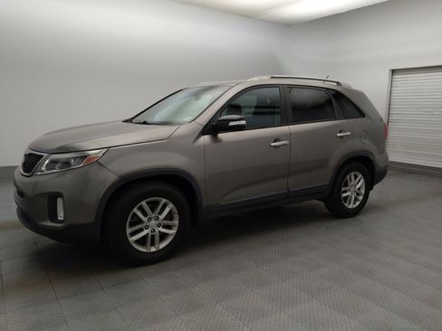 Used 2014 Kia Sorento LX image 2
