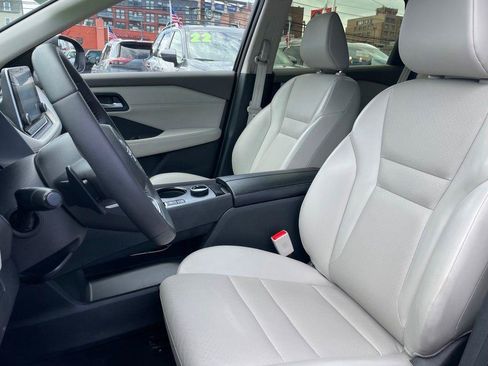 Certified 2024 Nissan Rogue SV w/ SV Premium Package AWD/4WD image 7