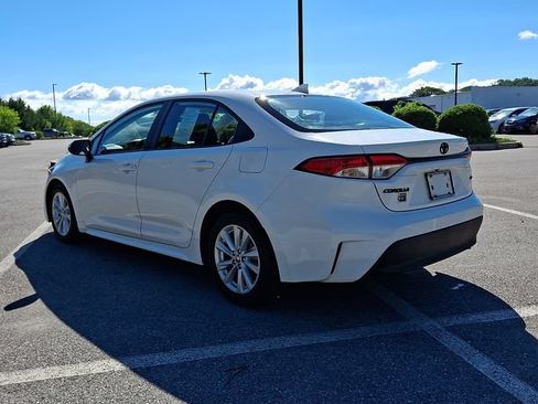 Certified 2025 Toyota Corolla LE w/ LE Premium Package FWD image 4