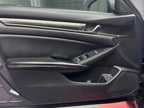 Used 2018 Honda Accord Sport image 11