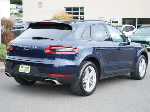 Used 2017 Porsche Macan AWD/4WD image 3