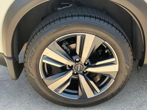 Used 2023 Nissan Rogue Platinum FWD image 8