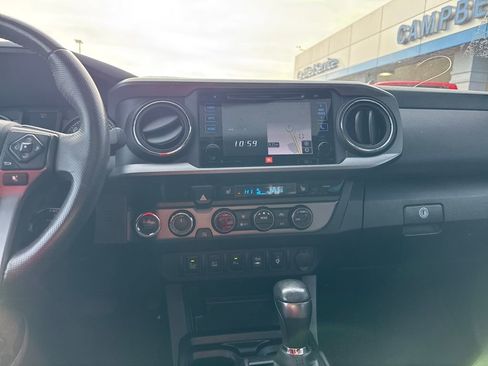 Used 2017 Toyota Tacoma TRD Sport image 22