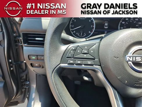 Used 2024 Nissan Sentra SV FWD image 13