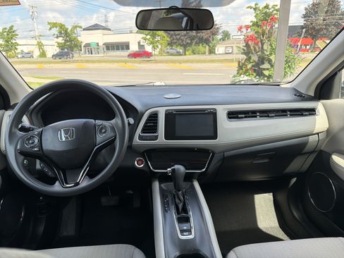 Used 2017 Honda HR-V EX image 10