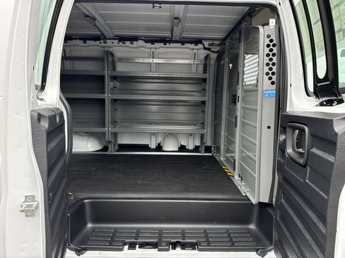 New 2025 GMC Savana 2500 w/ Driver Convenience Package image 32