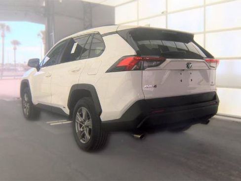 Used 2022 Toyota RAV4 LE AWD/4WD image 6