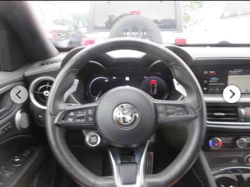 Used 2024 Alfa Romeo Stelvio Veloce AWD/4WD image 9