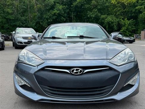 Used 2015 Hyundai Genesis 3.8 RWD image 2