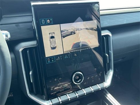 New 2025 GMC Acadia Elevation image 18