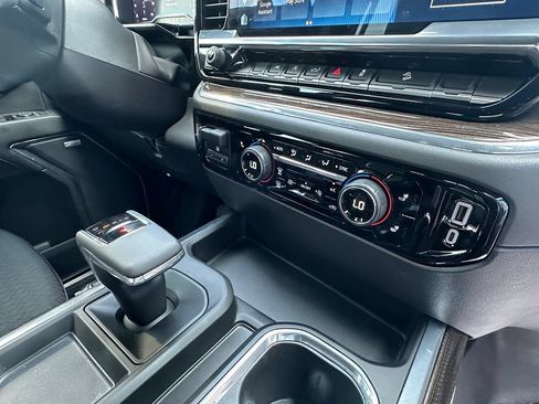 Used 2024 Chevrolet Silverado 1500 LT Trail Boss w/ Convenience Package II AWD/4WD image 18