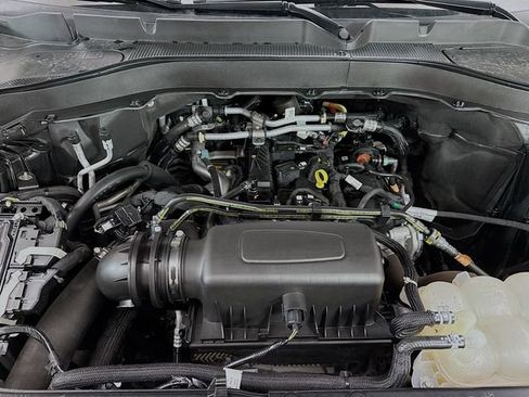 Used 2023 Ford Explorer XLT image 29