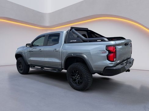 Used 2025 Chevrolet Colorado ZR2 w/ Midnight Edition AWD/4WD image 5