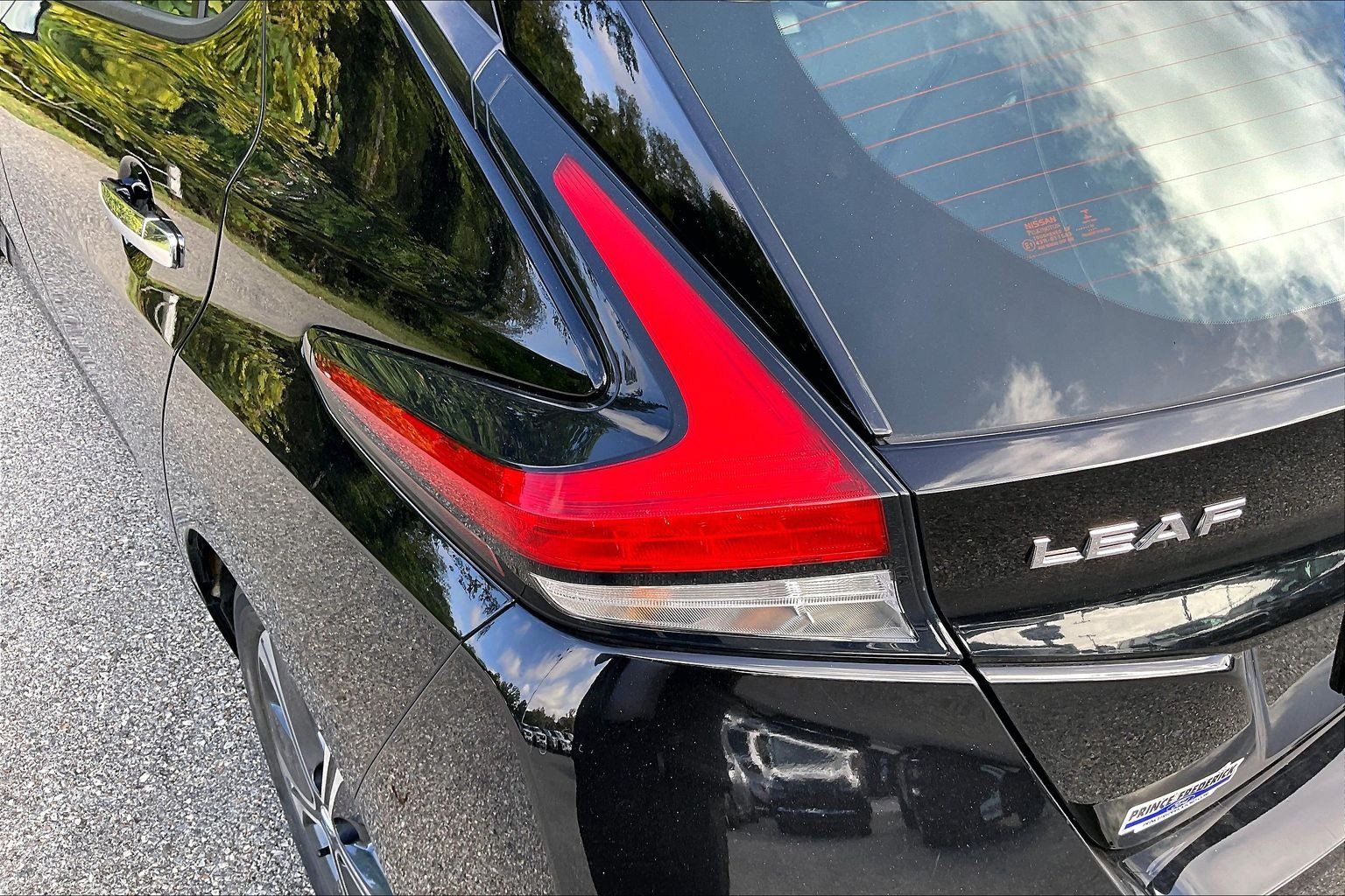 Used 2022 Nissan Leaf SV w/ SV Technology Package FWD image 29