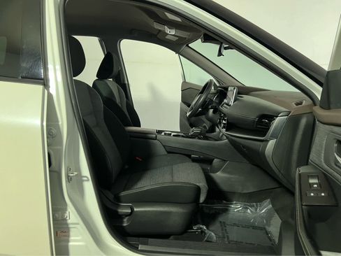 Used 2021 Nissan Rogue SV image 25