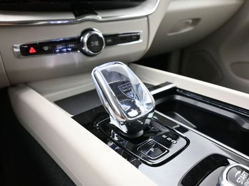 New 2026 Volvo XC60 B5 Ultra w/ Climate Package AWD/4WD image 13