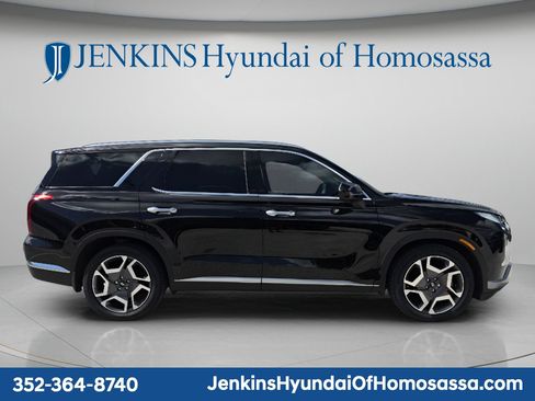 Used 2024 Hyundai Palisade Limited FWD image 2