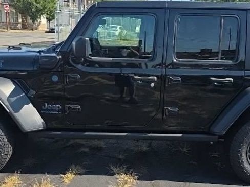 Used 2023 Jeep Wrangler Unlimited w/ Cold Weather Group AWD/4WD image 7