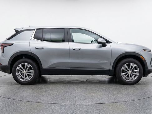 Used 2025 Chevrolet Equinox LT FWD image 11