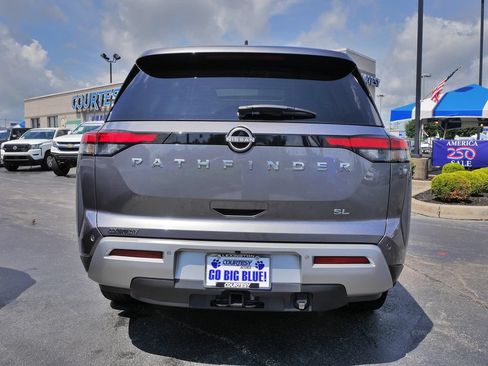 Used 2022 Nissan Pathfinder SL w/ SL Premium Package FWD image 6