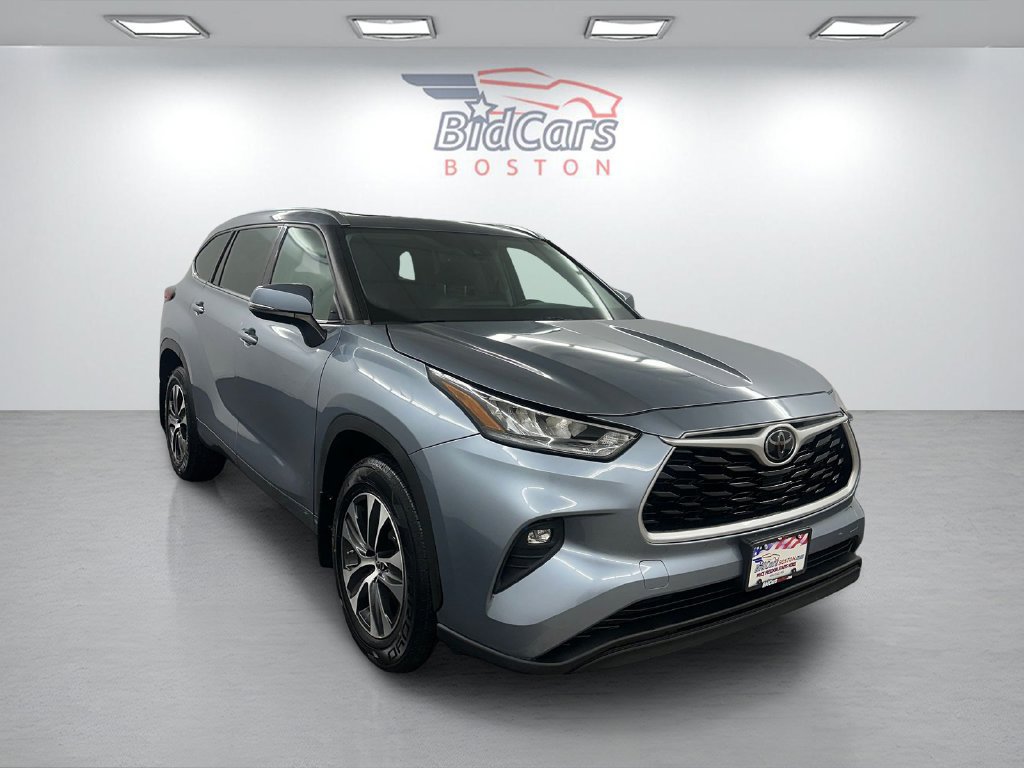 Used 2020 Toyota Highlander XLE AWD/4WD image 3
