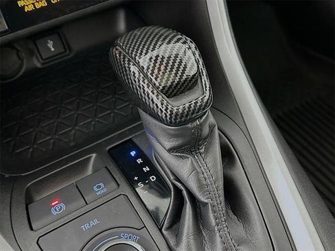 Certified 2021 Toyota RAV4 XLE w/ Convenience Package image 18