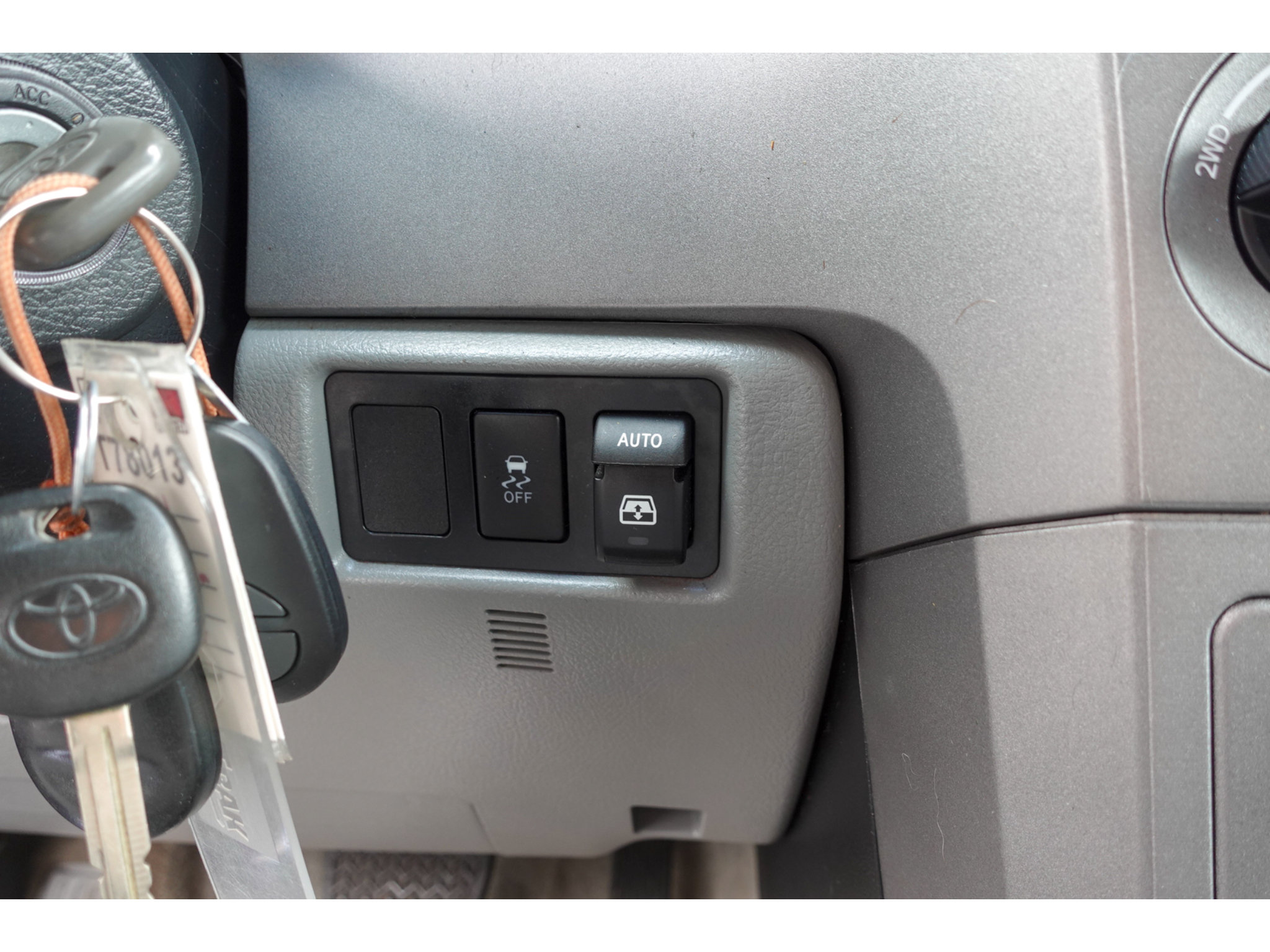 Used 2011 Toyota Sequoia SR5 AWD/4WD image 17