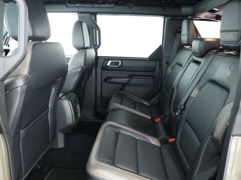 Used 2025 Ford Bronco Outer Banks image 19