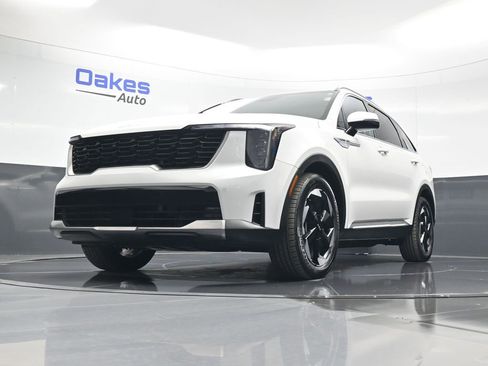 Certified 2025 Kia Sorento EX w/ EX Panoramic Sunroof Package image 44