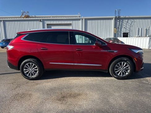 Used 2024 Buick Enclave Premium image 2