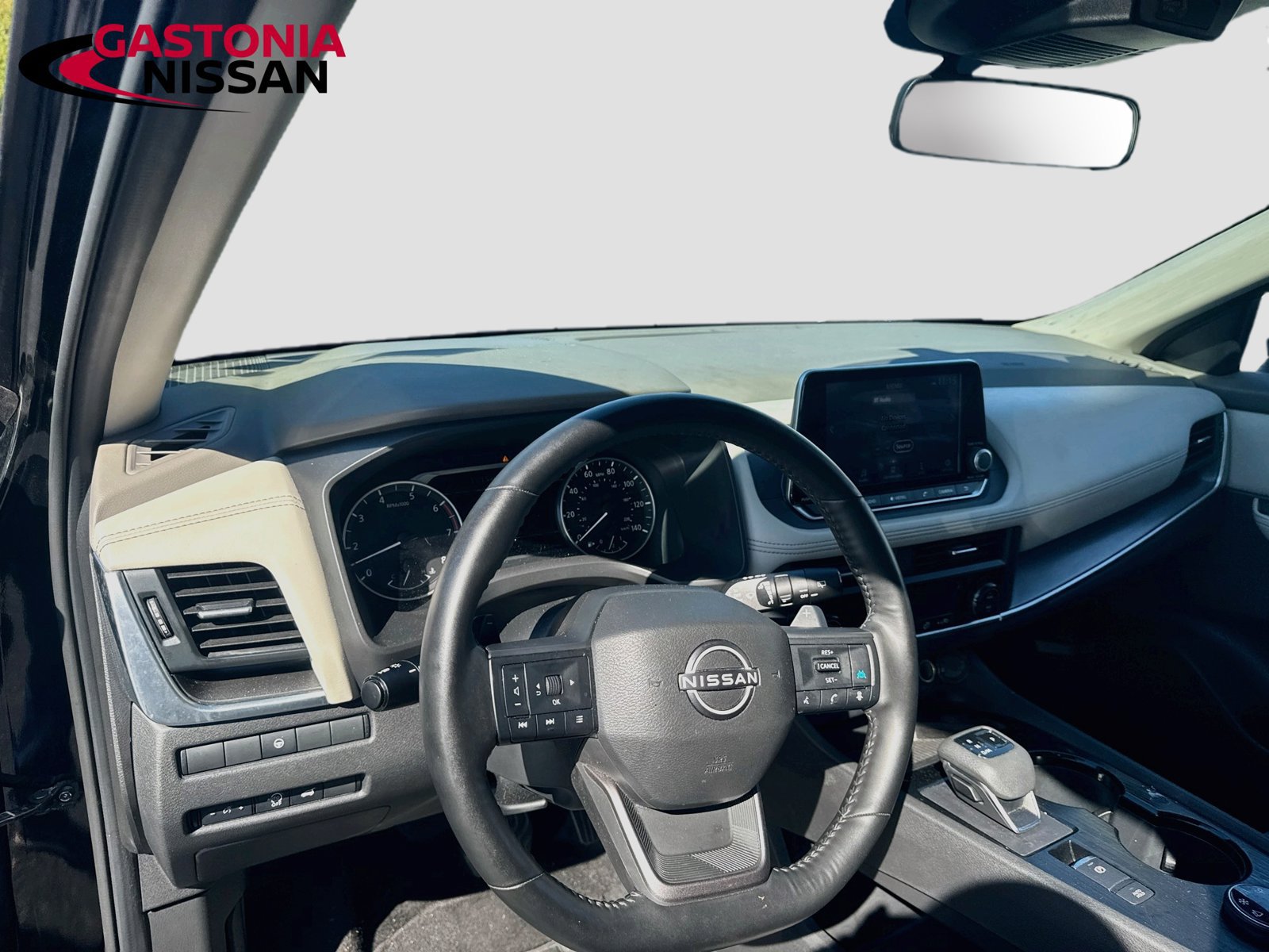 Used 2025 Nissan Rogue SV AWD/4WD image 11
