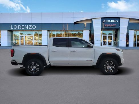 Used 2025 GMC Canyon AT4 image 4